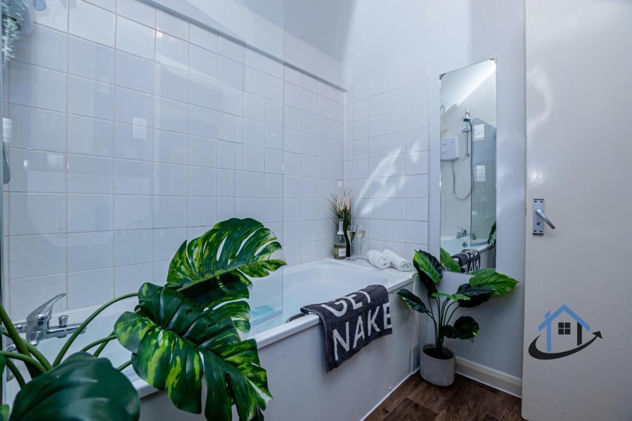 Flat 5, Super King Bed, Free Parking, Workspace, Free Wi-Fi Nottingham Eksteriør billede